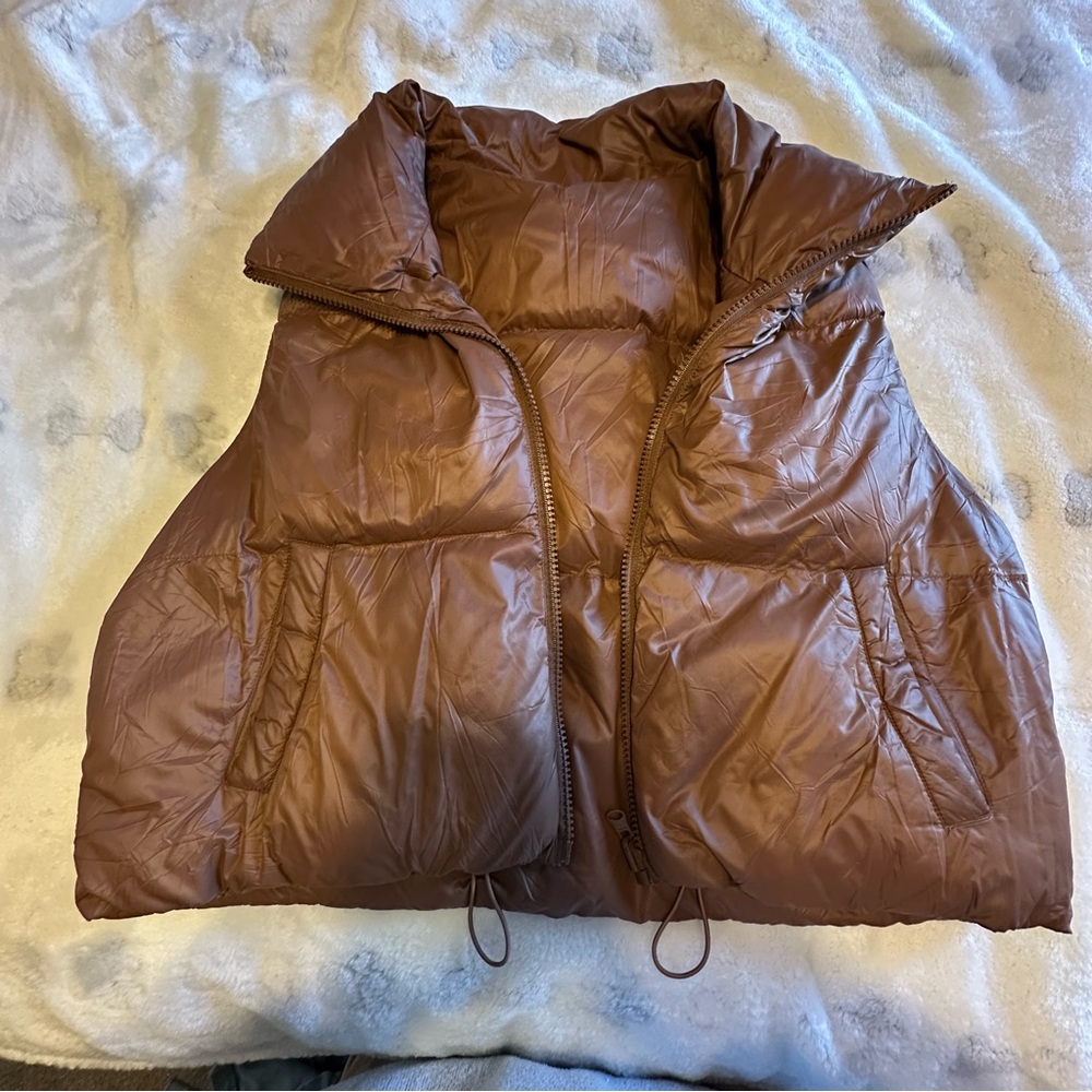Brown puffer vest #winteraccessories